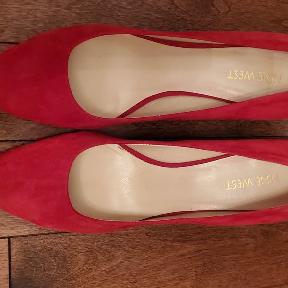 Nine West Red Suede 8.5 Pumps - Picture 3 of 4